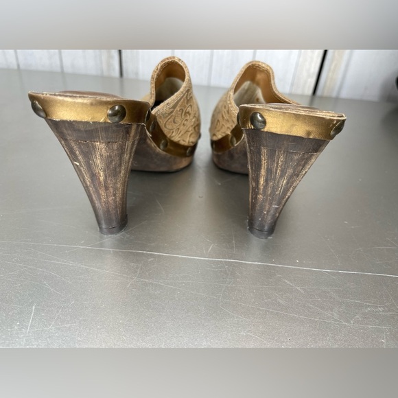 Cindy Says Couture Clog Heels Studded Gold Tab Filigree Size 6 - Picture 4 of 5